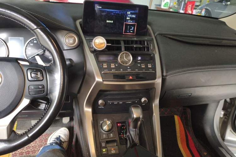 Used Lexus NX 2018 200 Front-Wheel-Drive Xingxing Edition China VI Standard Audio And AC Panel