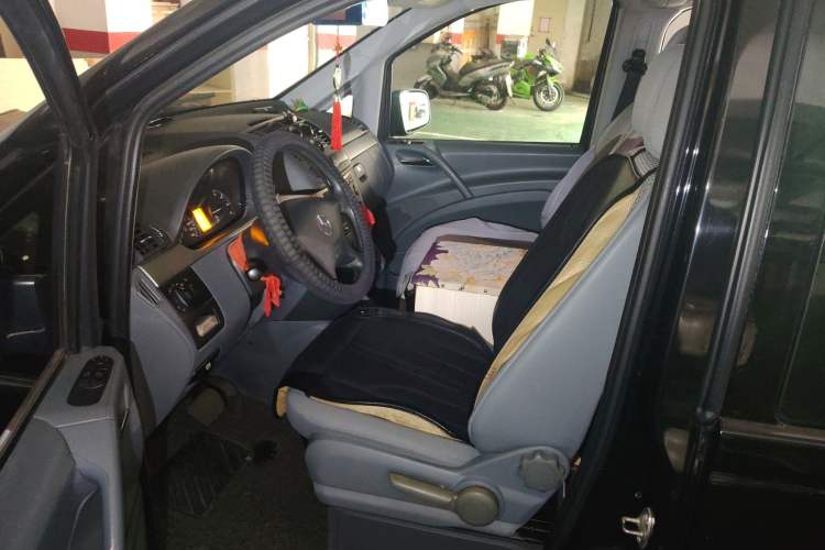 Used Mercedes-Benz Vito 2011 2.5L 7-seater executive version