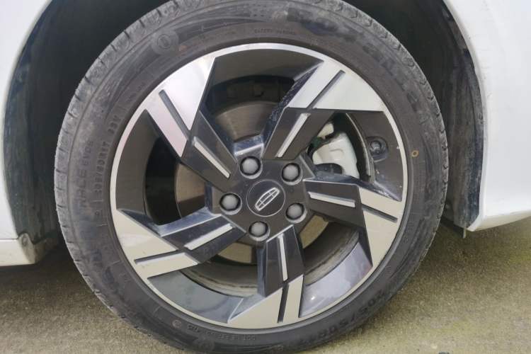 Used Geely Auto Emgrand L HiP 2022 1.5TD-DHT Pro 100KM Super Swift Right Front Wheel Hub