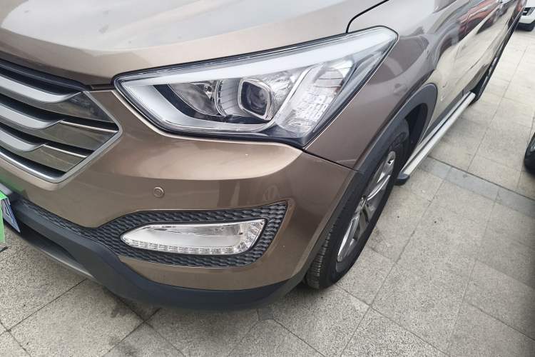 Used Hyundai Santa Fe 2015 2.0T Automatic Two-Wheel Drive Smart Version 5 Seats