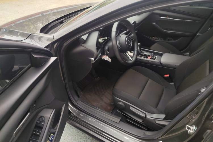 Used Mazda 3 Axela 2020 1.5L Automatic ZhiMei Edition Driver Seat