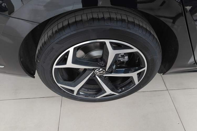 Used Volkswagen Passat 2026 Model, Outstanding 380TSI Xingkong Longteng Edition Right Rear Wheel Hub