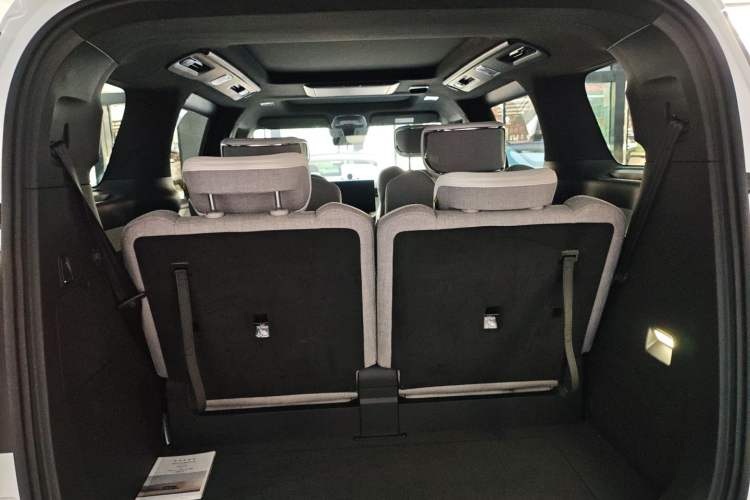 Used Volvo EM90 2025 Ultra Six-Seater
