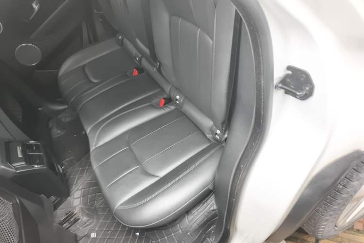 Used Land Rover Range Evoque 2018 240 PS SE Smart Brilliance Edition Left Rear Seat