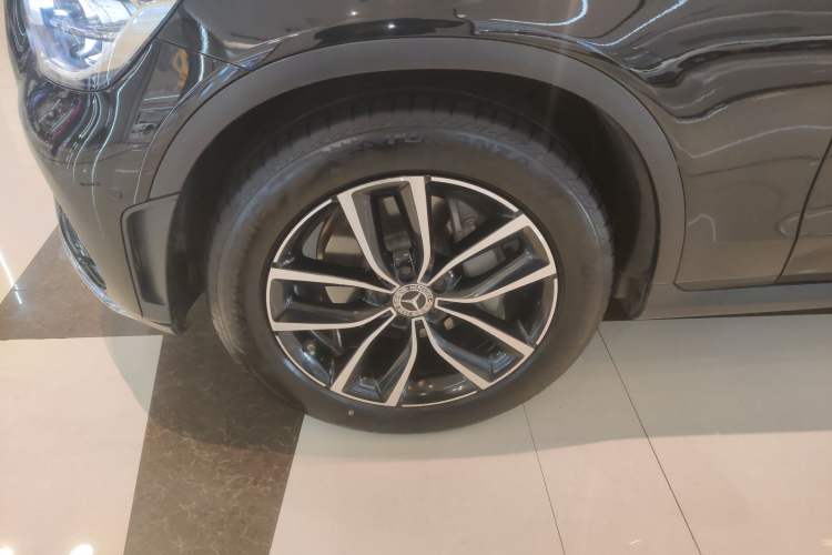 Used Mercedes-Benz GLC 2022 Second Facelift GLC 260 L 4MATIC Luxury Edition Exterior 4