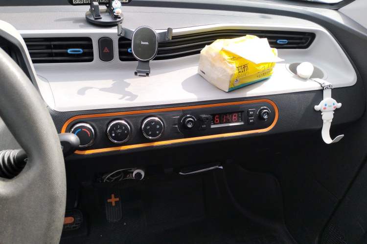 Used Wuling Hongguang MINIEV 2022 Easy Version Lithium Iron Phosphate Audio And AC Panel