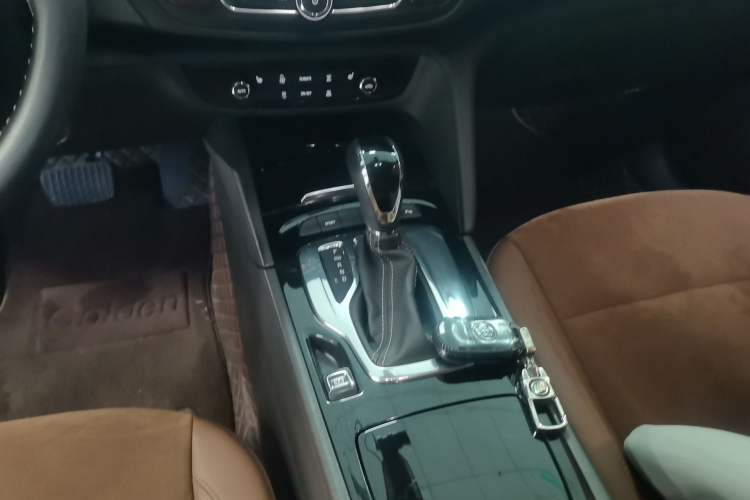 Used Buick Regal 2017 20T Luxury Model Gear Lever