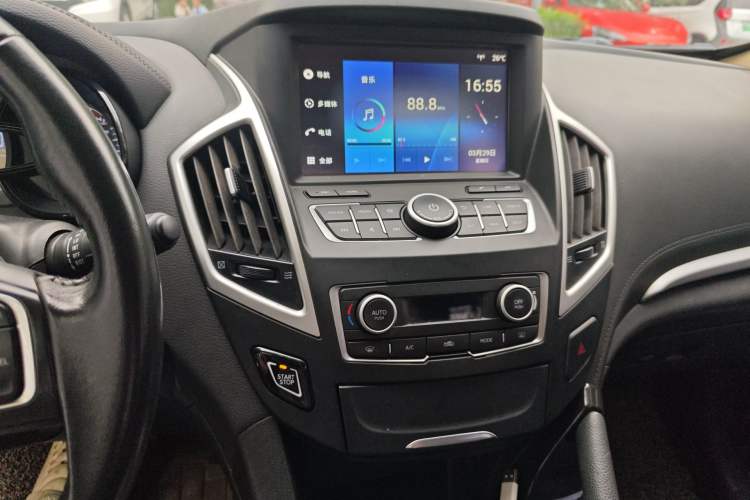 Used Dongfeng Aeolus AX7 2015 2.0L Automatic Zhiyi Trim
