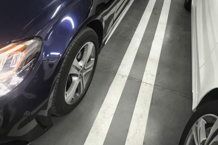 Used Mercedes-Benz C-Class 2019 Restyled C 260 L Sport Edition Left Front Wheel Hub