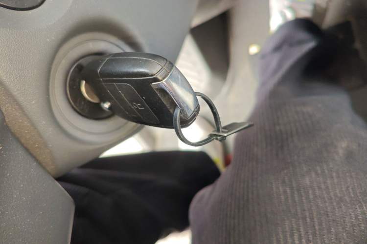 Used Wuling Yangguang 2024 300KM Comfort Version Passenger Van 75kW
