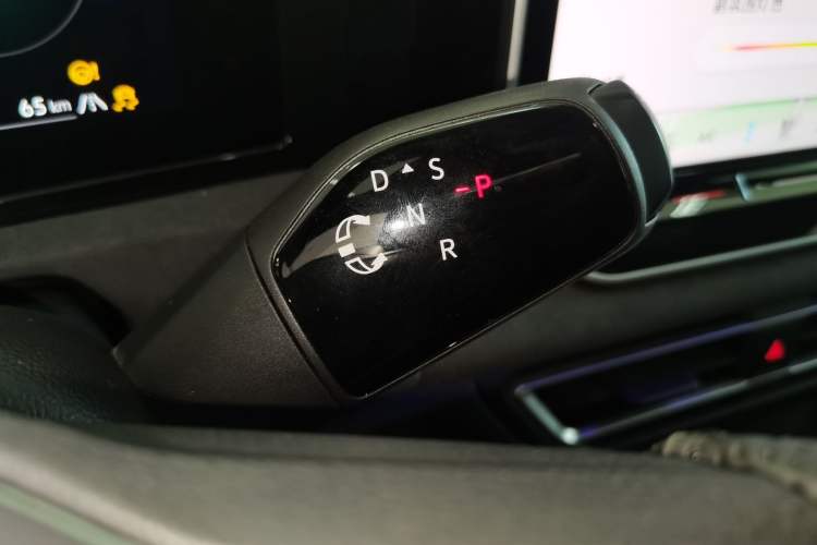 Used Volkswagen Tiguan L 2024 PRO 380TSI Four-Wheel Drive R-Line Prestige Edition Gear Lever