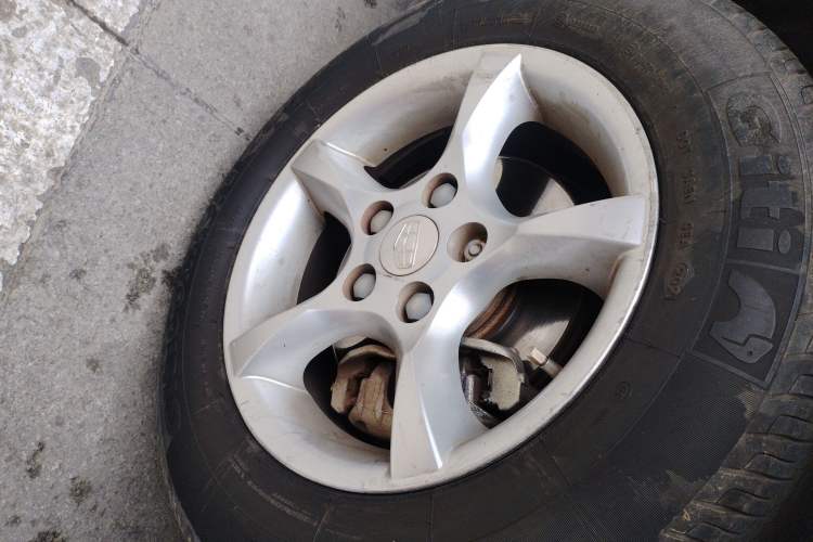 Used Geely Auto Classic Emgrand 2012 Sedan 1.5L Manual Standard Model Right Front Wheel Hub