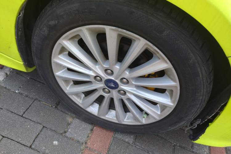 Used Ford Focus 2017 Hatchback EcoBoost 180 Automatic Sport Model Right Front Wheel Hub