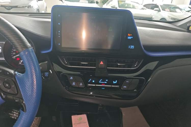 Used Toyota C-HR 2018 2.0L Leading with Sunroof China V Standard Audio And AC Panel