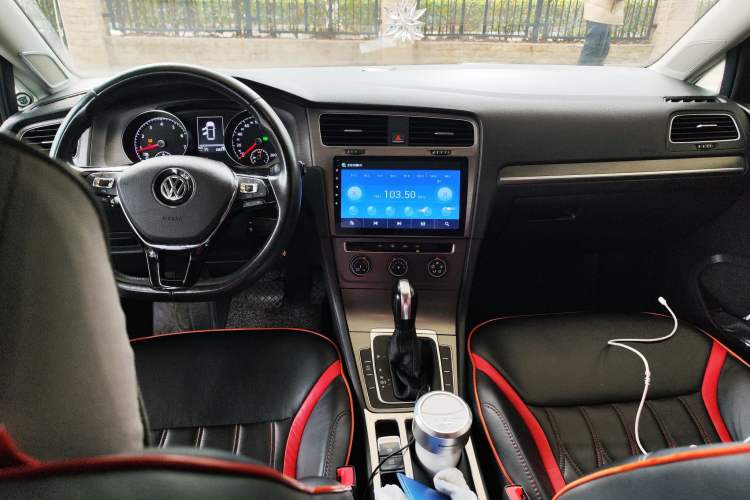 Used Volkswagen Golf 2016 180TSI Automatic Comfort Model Center Console