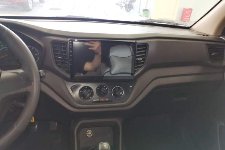 Used Wuling Hongguang V 2022 1.5L Enjoy Edition Electric-Powered LAR Audio And AC Panel