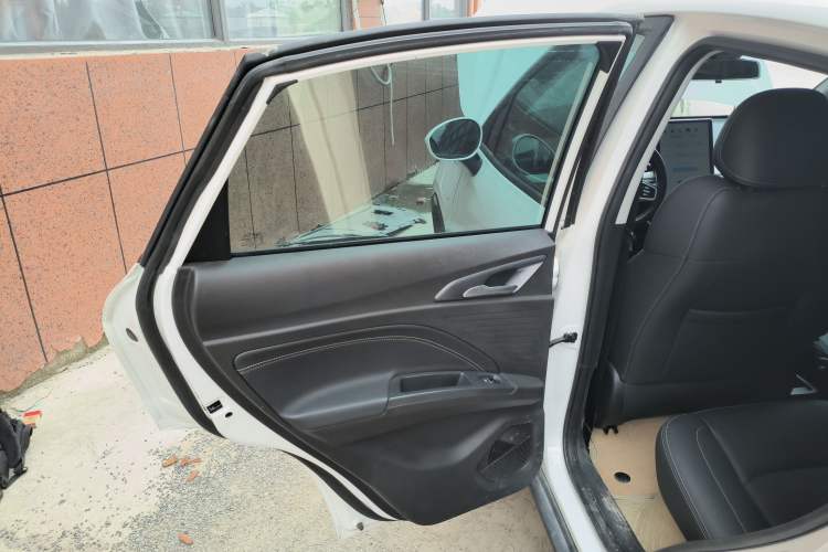 Used NETA V 2021 Standard Range Entertainment Version – Upgraded Model Left Rear Door Interior