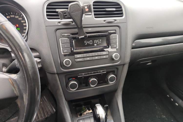 Used Volkswagen Golf 2012 1.6L Automatic Comfort Model Audio And AC Panel