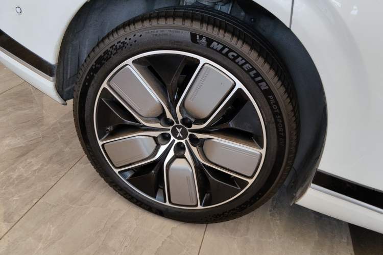 Used XPeng G9 2022 702 Pro Right Rear Wheel Hub