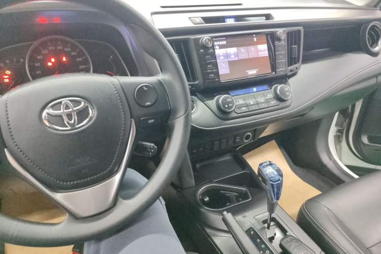 Used Toyota RAV4 2019 2.0L CVT Two-Wheel Drive Comfort Edition China VI Standard