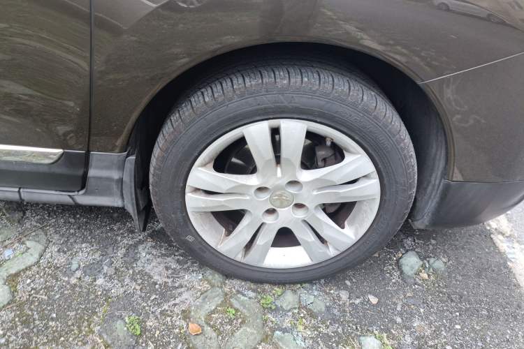 Used Peugeot 3008 2015 2.0L Automatic Classic Edition Right Front Wheel Hub