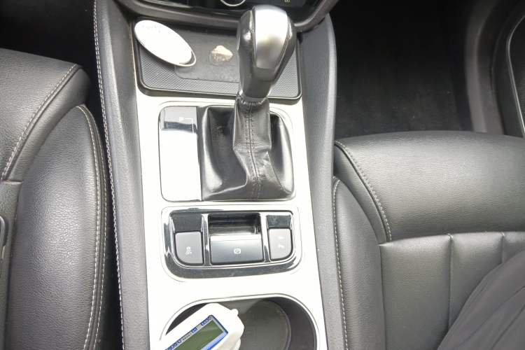 Used BYD Song MAX 2017 1.5T Automatic Smart Connect Prestige 7-Seater Gear Lever