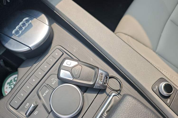 Used Audi A4L 2017 40 TFSI Ambition Edition Vehicle Key