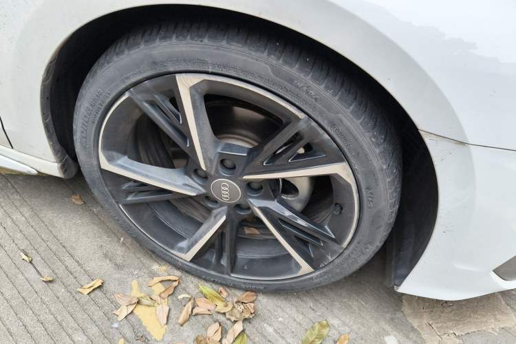 Used Audi A3 2021 Sportback 35 TFSI Fashionable Sports Model Right Front Wheel Hub