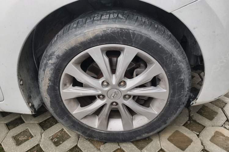 Used Hyundai Elantra (5th Generation / Langdong) 2016 1.6L Automatic Smart Version Right Front Wheel Hub