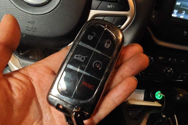 Used Jeep Cherokee 2017 2.0L Superior Edition Vehicle Key