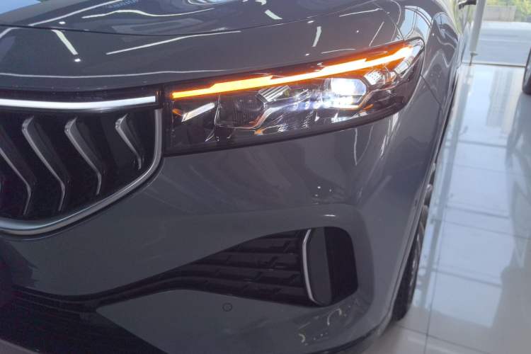 Used VOYAH FREE 2021 Four-Wheel Drive Standard Range-Extended Exclusive Luxury Package
