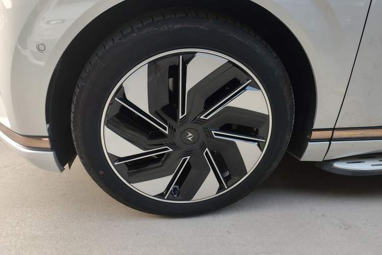 Used Dongfeng eπ eπ008 2025 210Max Rui Edition 6-Seater Left Front Wheel Hub
