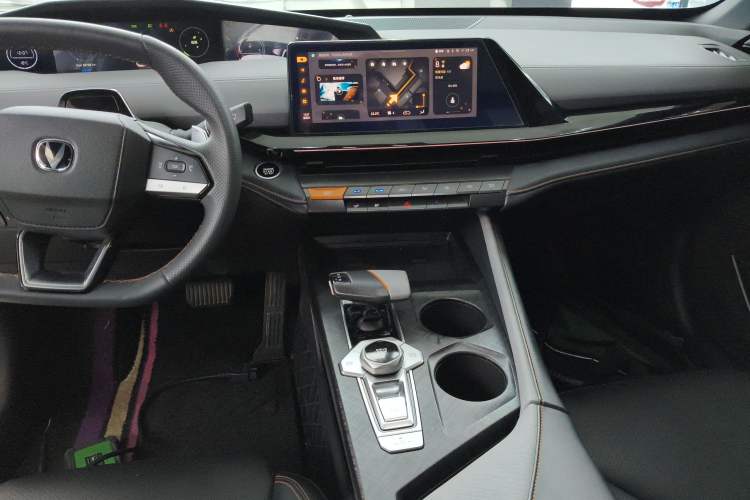 Used Changan UNI-V 2022 1.5T Prestige Version
