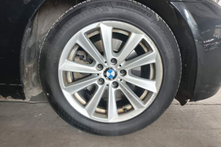 Used BMW 5 Series 2013 520Li Elegant Edition Right Front Wheel Hub