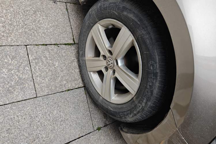 Used Volkswagen Lamando 2015 230TSI DSG Fashion Edition
