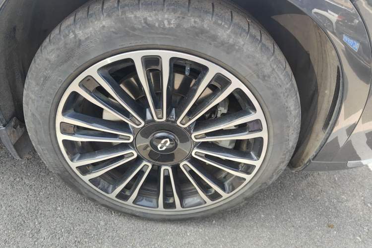 Used Hima AITO M7 2024 1.5T Intelligent Driving Rear-Drive Max Edition 6 Seats Right Front Wheel Hub