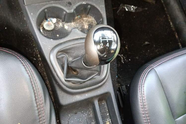 Used Dongfeng Fengon 330 2016 1.5L Manual Enjoyment Model DK15 Gear Lever