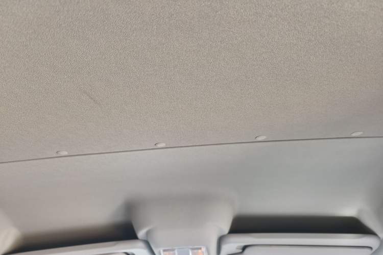 Used SAIC MAXUS Xintu V80 2023 2.0T Manual Classic Aoyuntong Short Wheelbase Mid-Roof 5/6-Seater Headliner