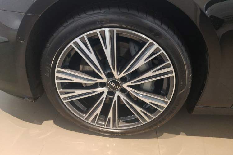 Used Audi A6L 2024 55 TFSI quattro Prestige Dynamic Edition Left Front Wheel Hub