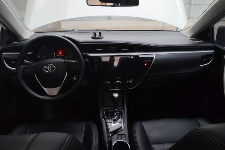 Used Toyota Corolla 2014 1.6L CVT GL-i Center Console
