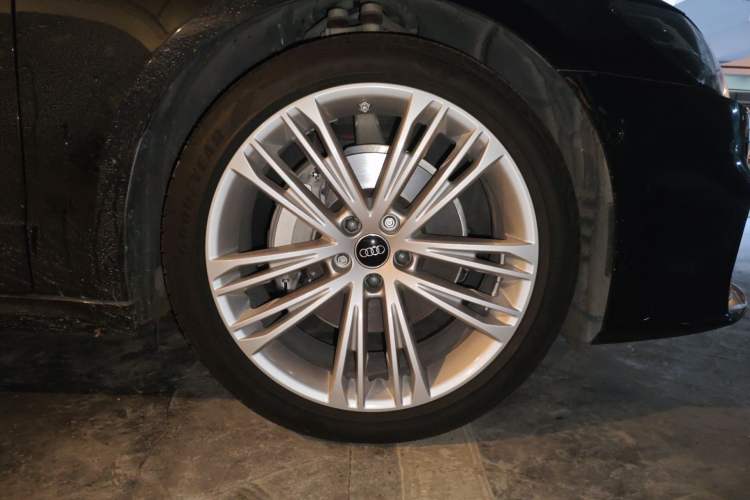 Used Audi A7L 2024 45 TFSI quattro Luxury Edition Right Front Wheel Hub