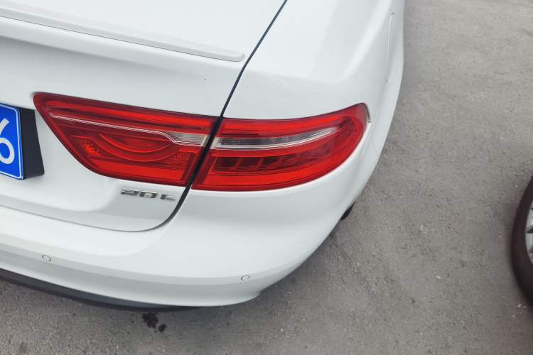 Used Jaguar XE 2015 2.0T 200 PS R-Sport
