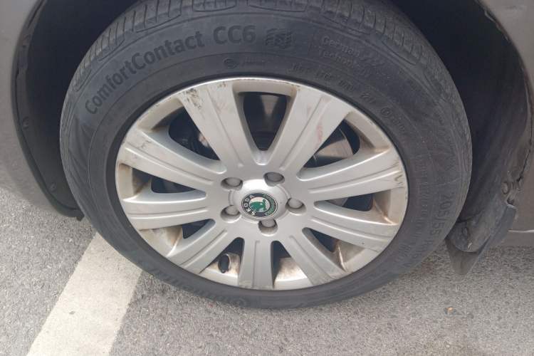 Used Skoda Superb 2012 1.8TSI Automatic Prestige Edition Left Front Wheel Hub