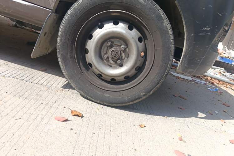 Used Jinbei Hiace X30 2022 1.5L Cargo Version China VI SWC15M Right Front Wheel Hub