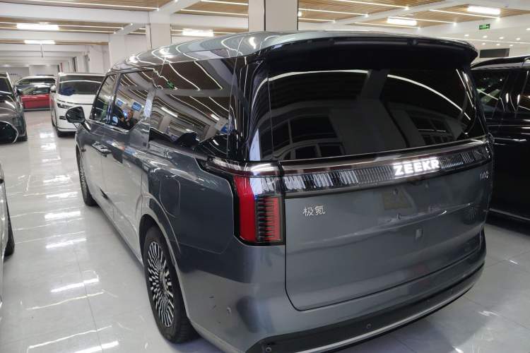 Used Zeekr 009 2024 7-Seater Walk-Through Version Four-Wheel Drive 108 kWh
