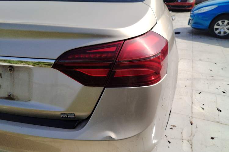 Used Geely Auto Emgrand 2019 Leading Edition 1.5L CVT Luxury Model China VI Standard Right Rear Taillight