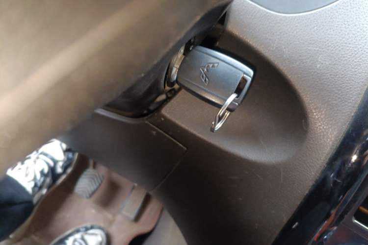 Used Wuling Rongguang V 2016 1.2L Practical Model Non-Power-Assisted
