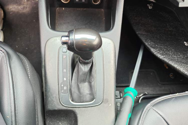 Used Kia K3 2015 1.6L Automatic GLS Gear Lever