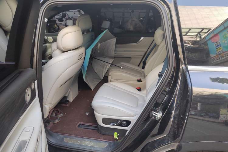 Used Hima AITO M9 2024 All-Electric Max Version 100 kWh 6-Seater Left Rear Seat