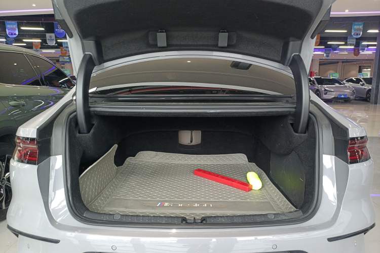 Used BYD Han 2025 DM-i Smart Drive 125KM Prestige Model Trunk